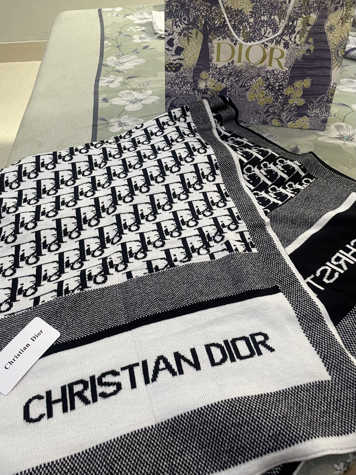 Buy Christian Dior Basic Unisex Stole - Online